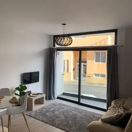 Lunacove Apartment *