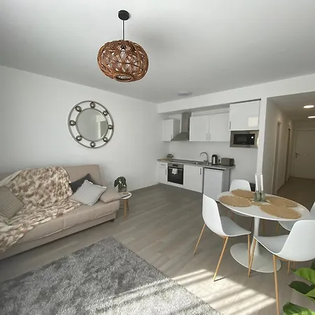 Lunacove Apartment *